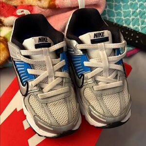 Nike Vomero Kids' Blue and Silver Sneakers